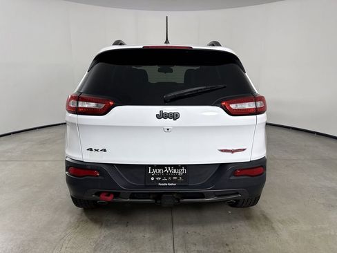 Used 2016 Jeep Cherokee Trailhawk w/ Cold Weather Group AWD/4WD image 6