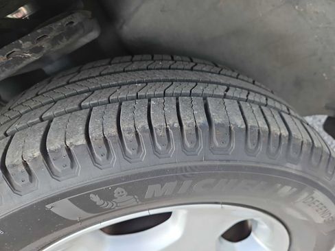 Used 2006 Toyota Highlander Limited w/ Leather Trim Pkg image 10