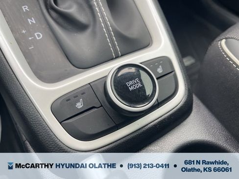 Certified 2024 Hyundai Venue Limited FWD image 28