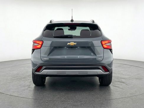 Used 2025 Chevrolet Trax LT image 7