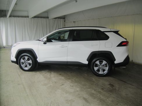 Used 2022 Toyota RAV4 XLE image 25