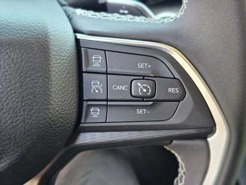 Used 2026 Jeep Grand Cherokee Laredo RWD image 18