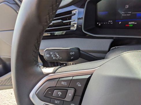 Certified 2025 Volkswagen Jetta Sport image 30