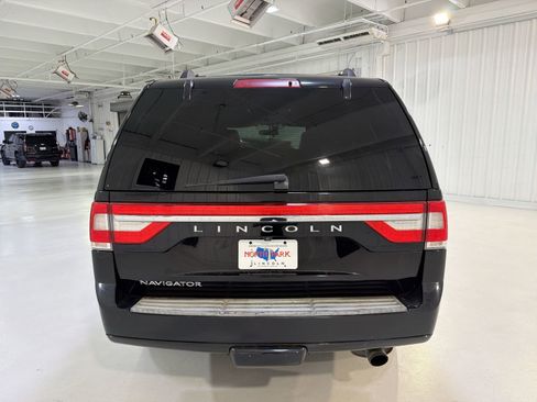Used 2017 Lincoln Navigator Select RWD image 28