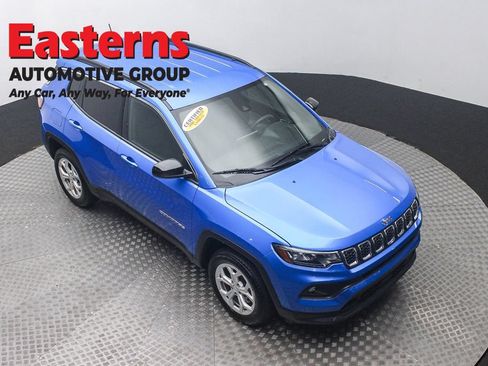 Used 2024 Jeep Compass Latitude AWD/4WD image 3