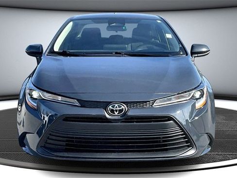Used 2023 Toyota Corolla LE image 2