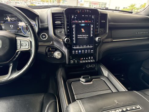 Used 2020 RAM 1500 Limited w/ Black Appearance Package AWD/4WD image 16