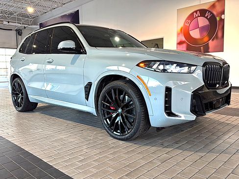 Certified 2024 BMW X5 xDrive40i w/ M Sport Package image 3
