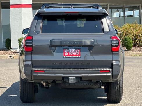 Certified 2025 Toyota 4Runner TRD Off-Road Premium AWD/4WD image 8