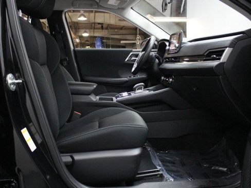 Used 2024 Mitsubishi Outlander ES image 25