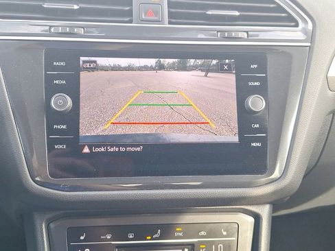 Used 2024 Volkswagen Tiguan SE image 33