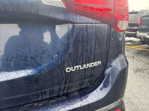 Used 2017 Mitsubishi Outlander ES AWD/4WD image 9