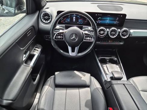 Used 2022 Mercedes-Benz GLB 250 w/ Premium Package Lite image 12