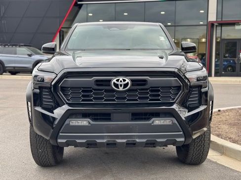 Used 2024 Toyota Tacoma TRD Off-Road AWD/4WD image 7
