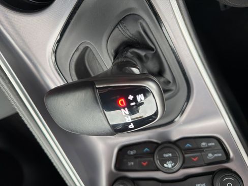 Used 2019 Dodge Challenger SXT image 58