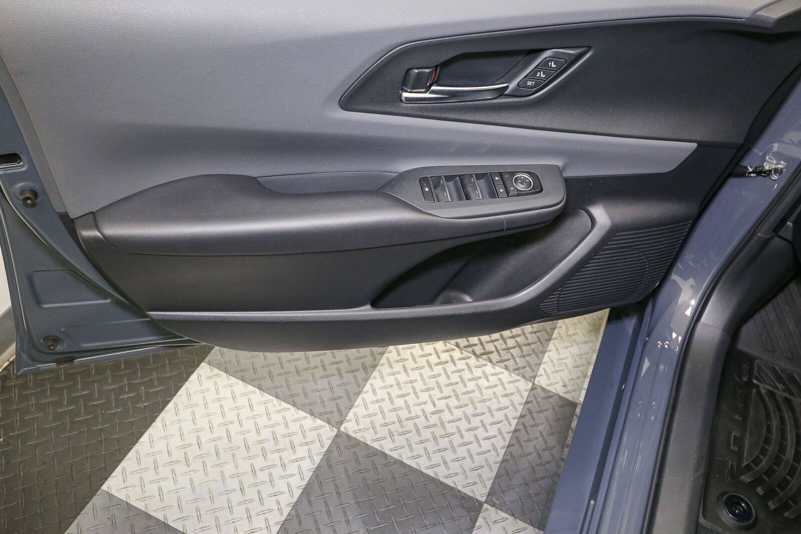 Used 2023 Toyota Prius Limited AWD/4WD image 38