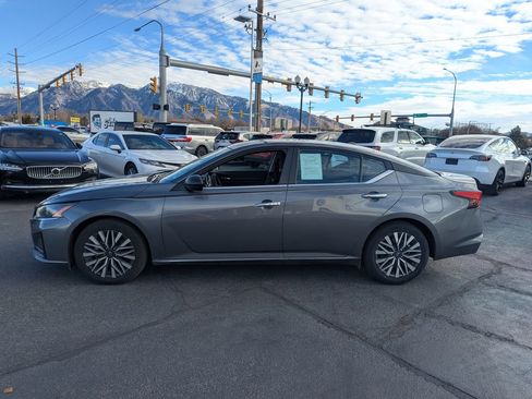 Used 2024 Nissan Altima 2.5 SV image 8