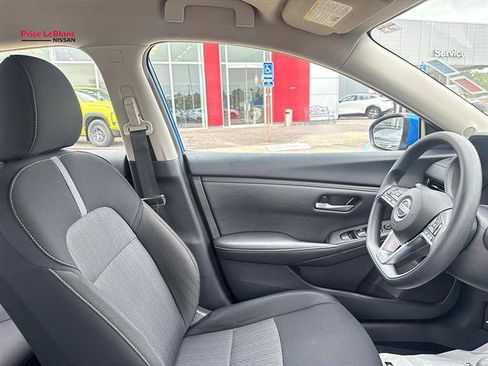 Used 2025 Nissan Sentra SV FWD image 10