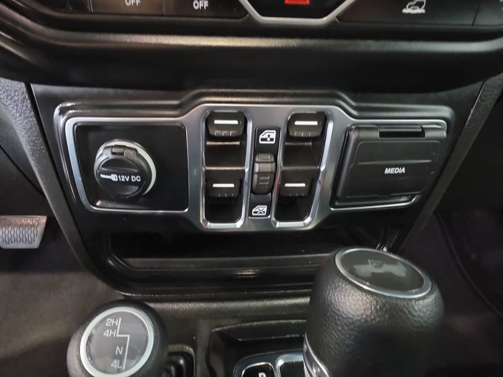 Used 2023 Jeep Wrangler Unlimited Sahara AWD/4WD image 22