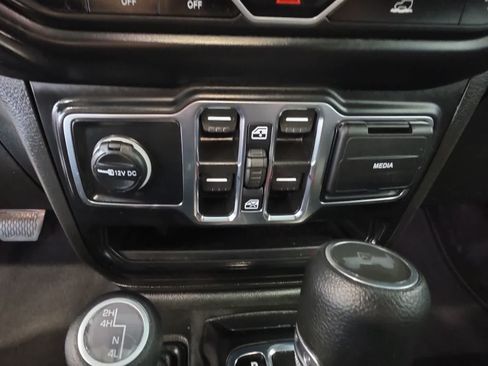 Used 2023 Jeep Wrangler Unlimited Sahara AWD/4WD image 22