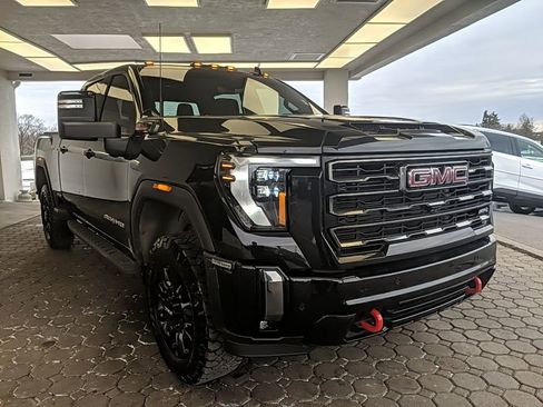 Used 2024 GMC Sierra 2500 AT4 w/ Technology Package image 3