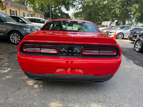 Used 2019 Dodge Challenger R/T RWD image 7