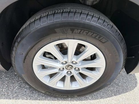 Certified 2025 Toyota Grand Highlander FWD image 32