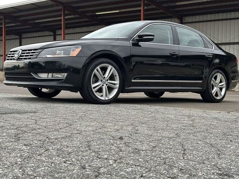 Used 2015 Volkswagen Passat 1.8T SEL Premium FWD image 3
