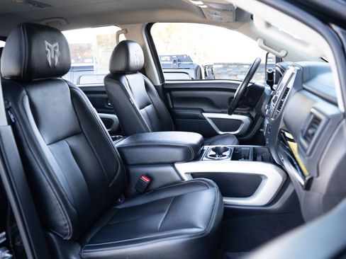 Used 2023 Nissan Titan SV w/ SV Convenience Package image 18