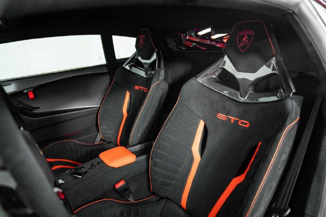 Used 2022 Lamborghini Huracan STO RWD image 17
