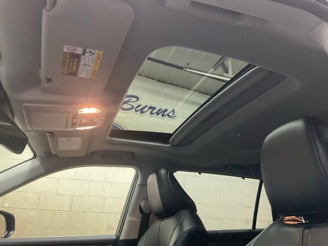 Used 2021 Toyota Highlander Limited AWD/4WD image 16