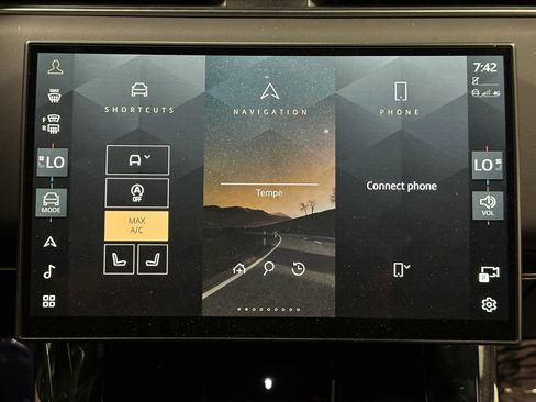 Used 2024 Land Rover Range Rover Sport SE image 35