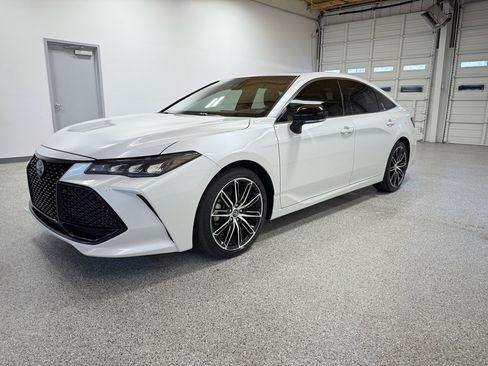 Used 2019 Toyota Avalon XSE image 8