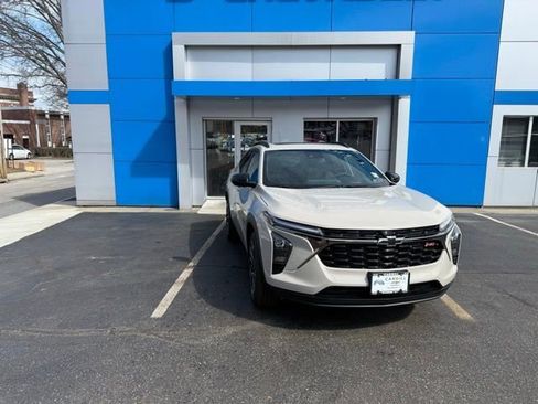New 2026 Chevrolet Trax RS w/ Sunroof Package image 3