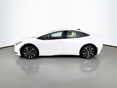 Certified 2024 Toyota Prius Prime Premium FWD image 4