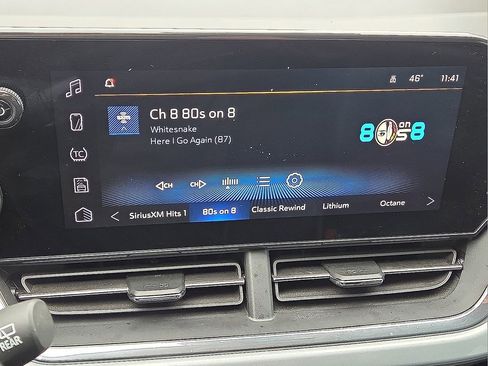 Used 2025 Chevrolet Trax LT w/ LT Convenience Package image 24