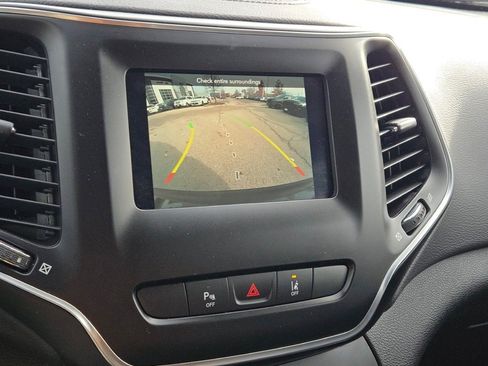 Used 2021 Jeep Cherokee Latitude Plus image 28