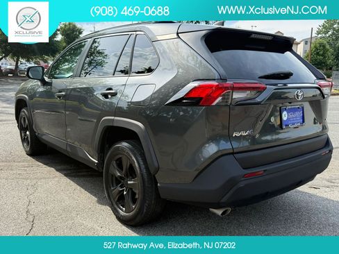 Used 2019 Toyota RAV4 XLE FWD image 2