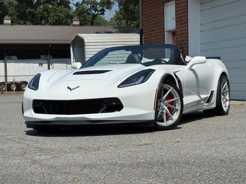 Used 2016 Chevrolet Corvette Z06 w/ 3LZ Preferred Equipment Group image 11