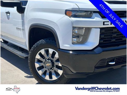 Used 2022 Chevrolet Silverado 2500 Custom w/ Custom Value Package AWD/4WD image 2
