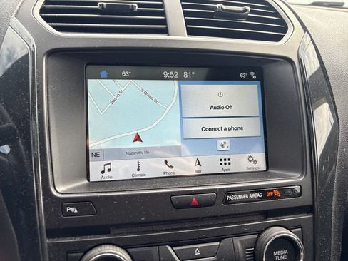 Used 2018 Ford Explorer XLT w/ Equipment Group 202A AWD/4WD image 22