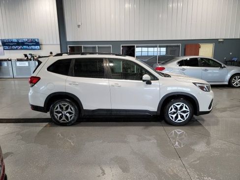 Used 2021 Subaru Forester Premium AWD/4WD image 8