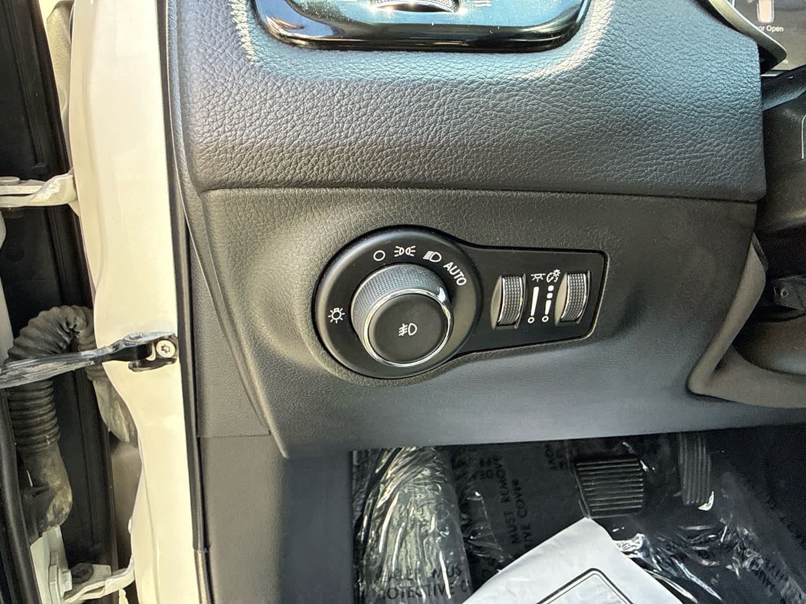 Used 2018 Jeep Compass Limited w/ Navigation Group AWD/4WD image 18