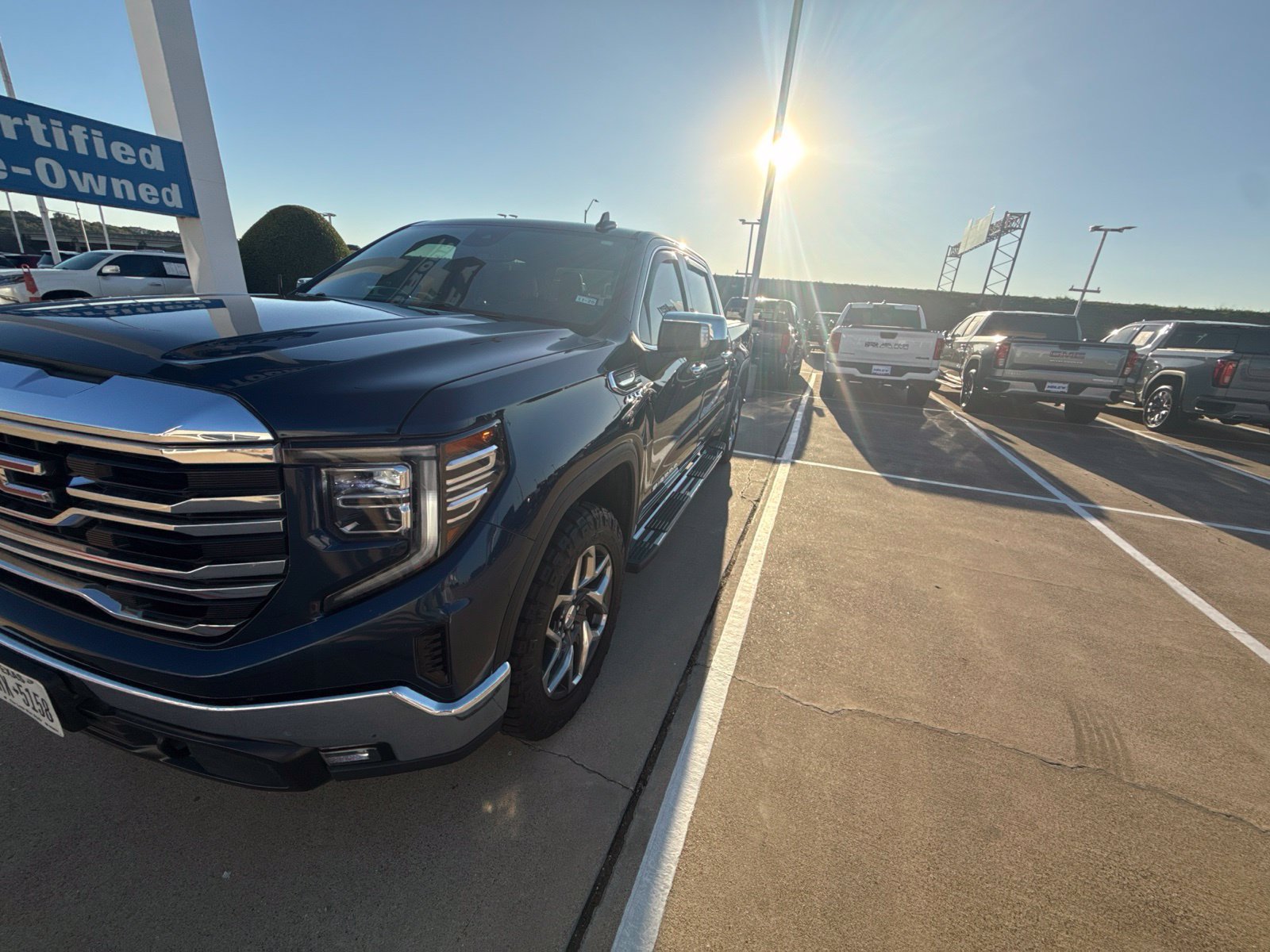 Used 2023 GMC Sierra 1500 SLT AWD/4WD image 2