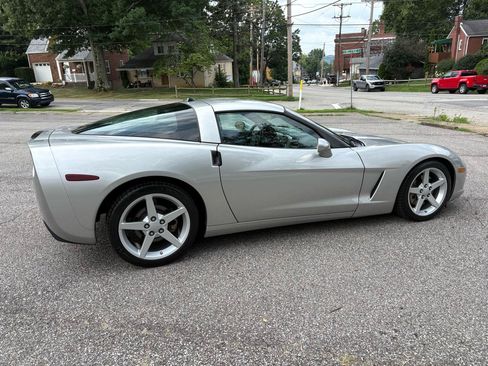 Used 2005 Chevrolet Corvette Coupe w/ Preferred Equipment Group RWD image 10