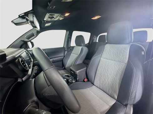 Used 2021 Toyota Tacoma TRD Off-Road image 19