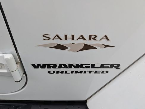 Used 2016 Jeep Wrangler Unlimited Sahara w/ Connectivity Group AWD/4WD image 7