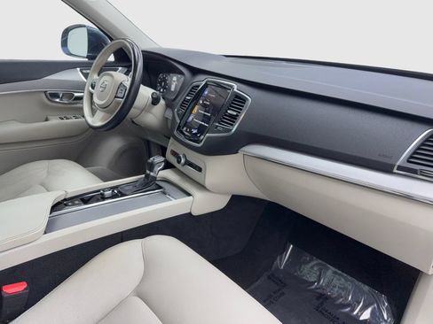 Used 2022 Volvo XC90 T5 Momentum w/ Climate Package FWD image 45
