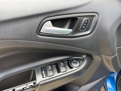 Used 2017 Ford Escape SE w/ SE Cold Weather Package FWD image 16