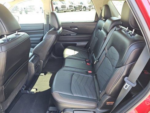 Used 2024 Nissan Pathfinder Platinum w/ Cargo Package image 19